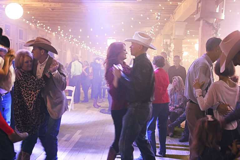 Pioneer Woman Ree Drummond tells the romantic story of how she met her husband