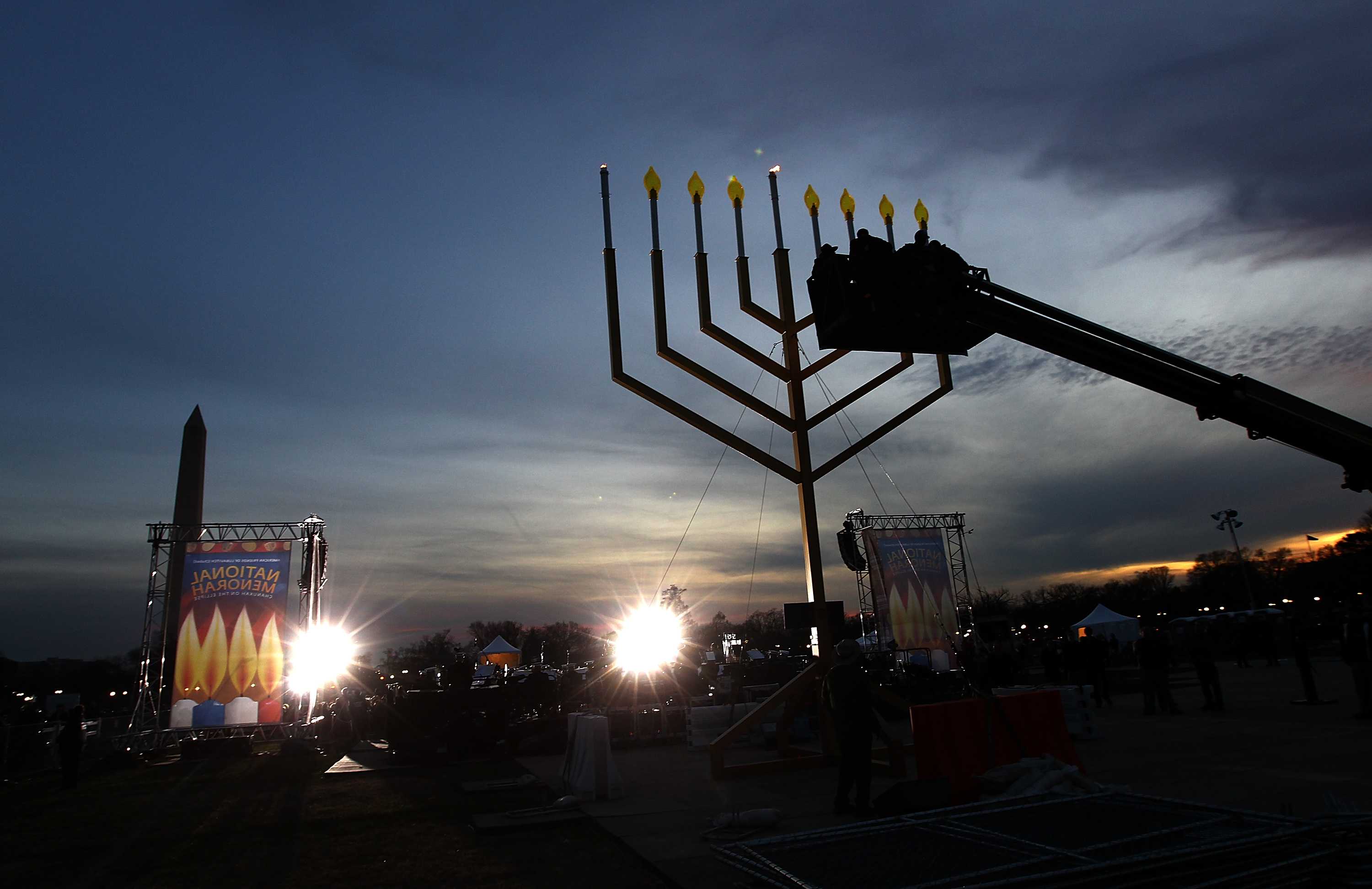 National Menorah lighting ceremony takes place to celebrate first night of Hanukkah
