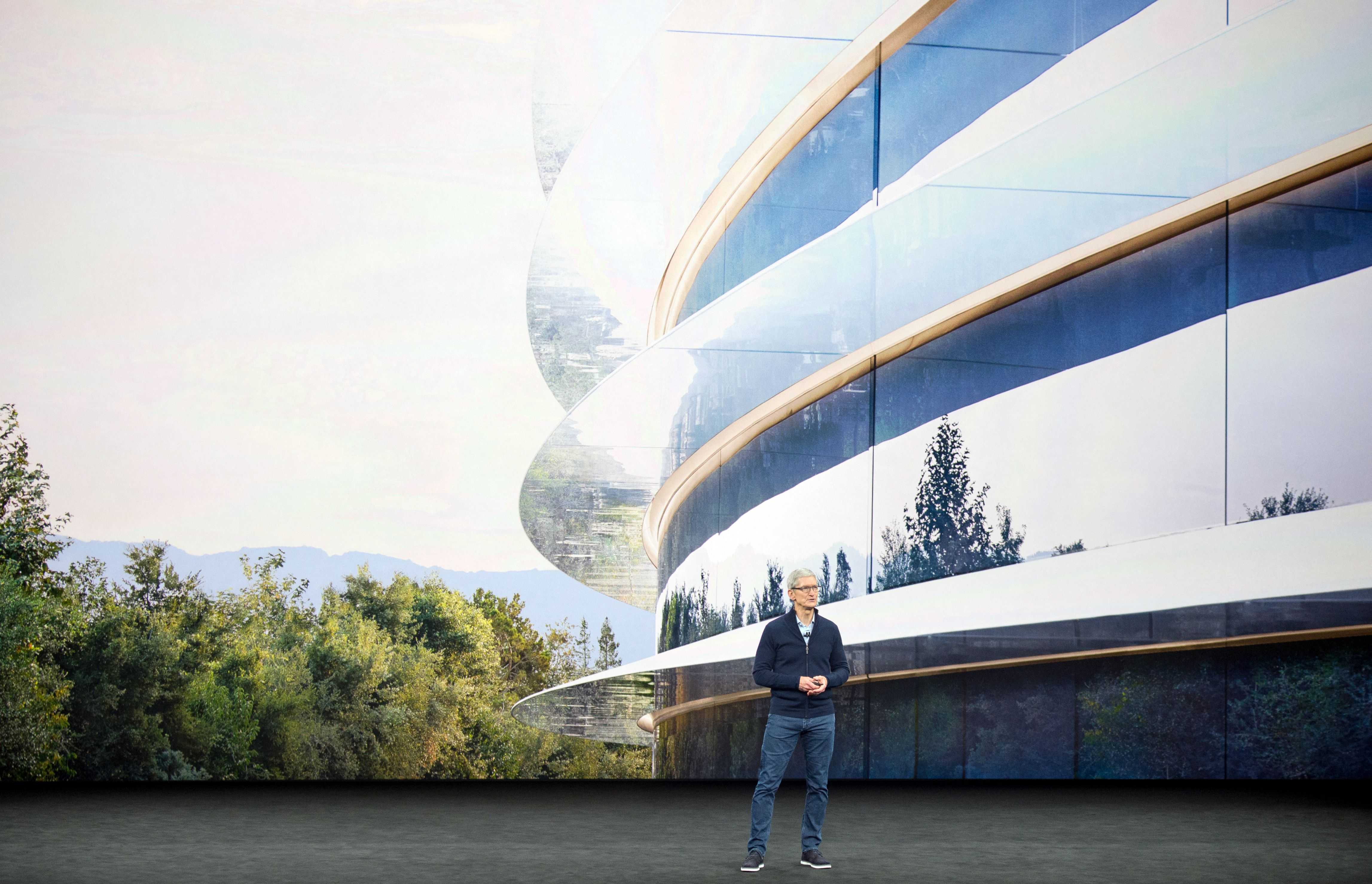 Apple to build another campus, hire 20,000 in $350B pledge