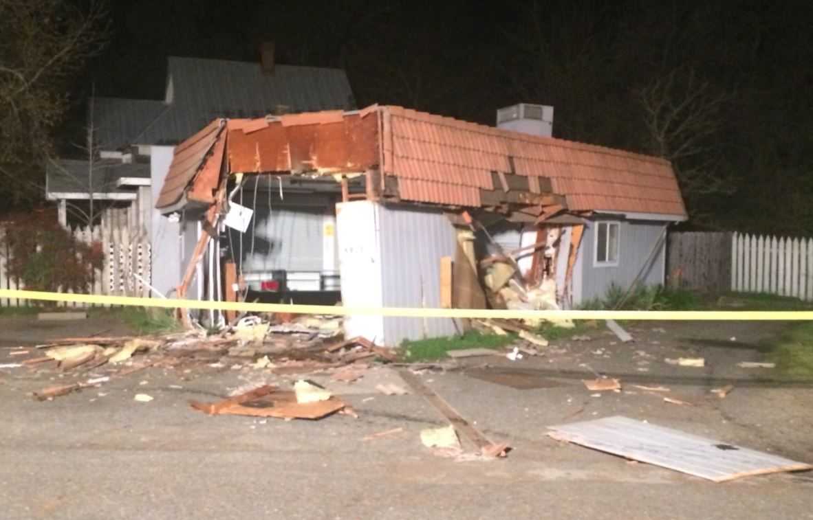 Car punches holes in Loomis gun store during robbery, deputies say