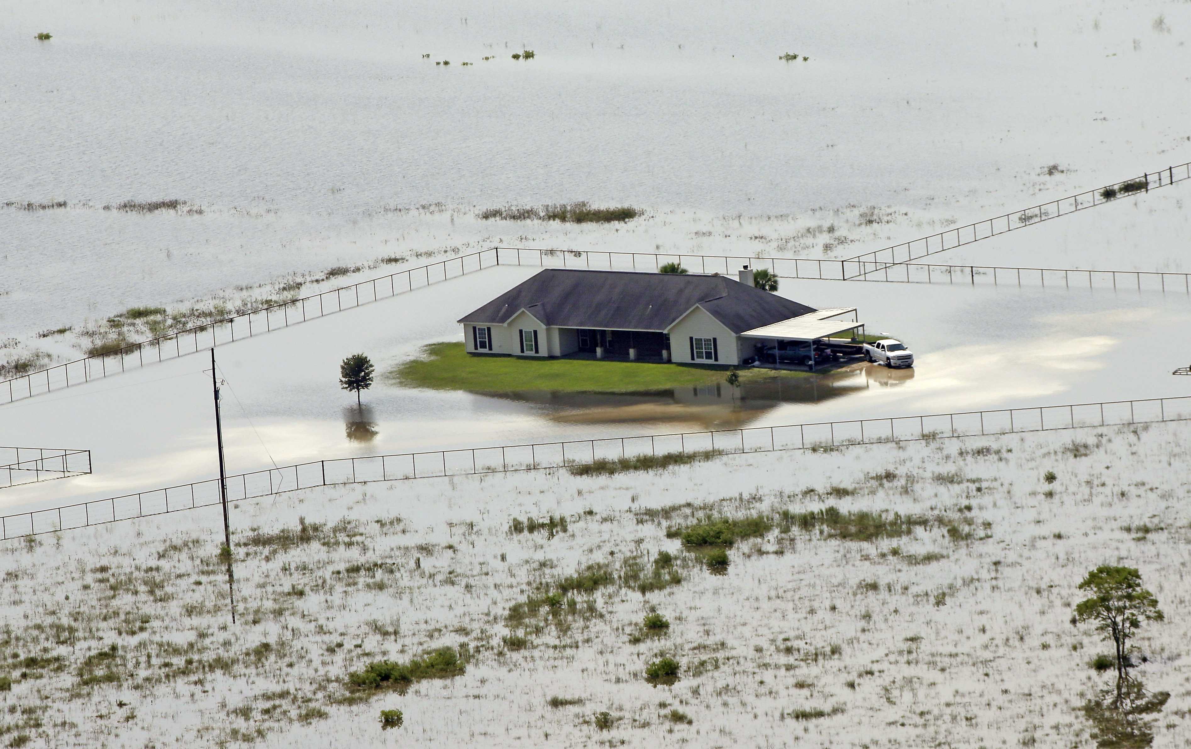 Post-Harvey problems plague Texas as funerals begin