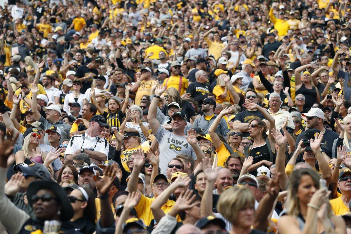 College football fans start touching tradition - 'The Hawkeye Wave'
