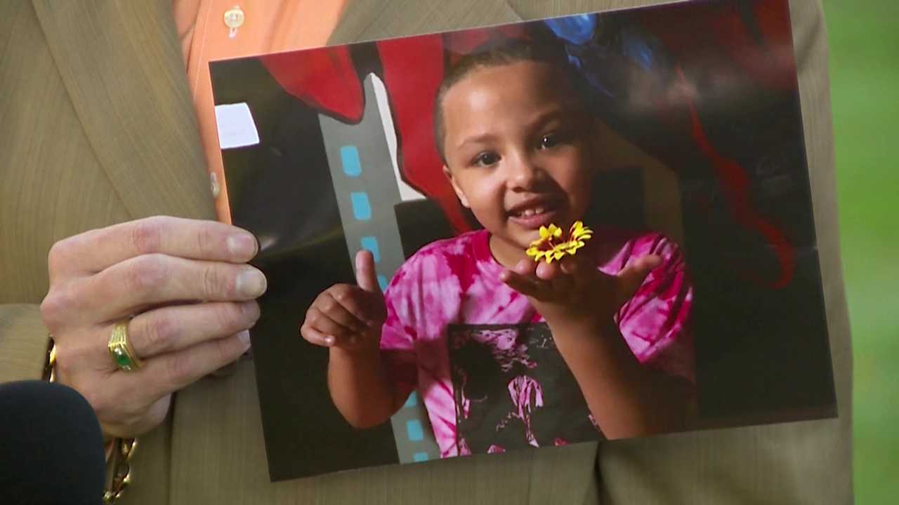 Mom claims 7-year-old daughter's head shaved without permission
