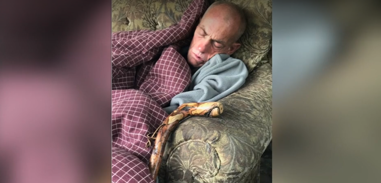Community rallies behind homeless man after Facebook photo goes viral