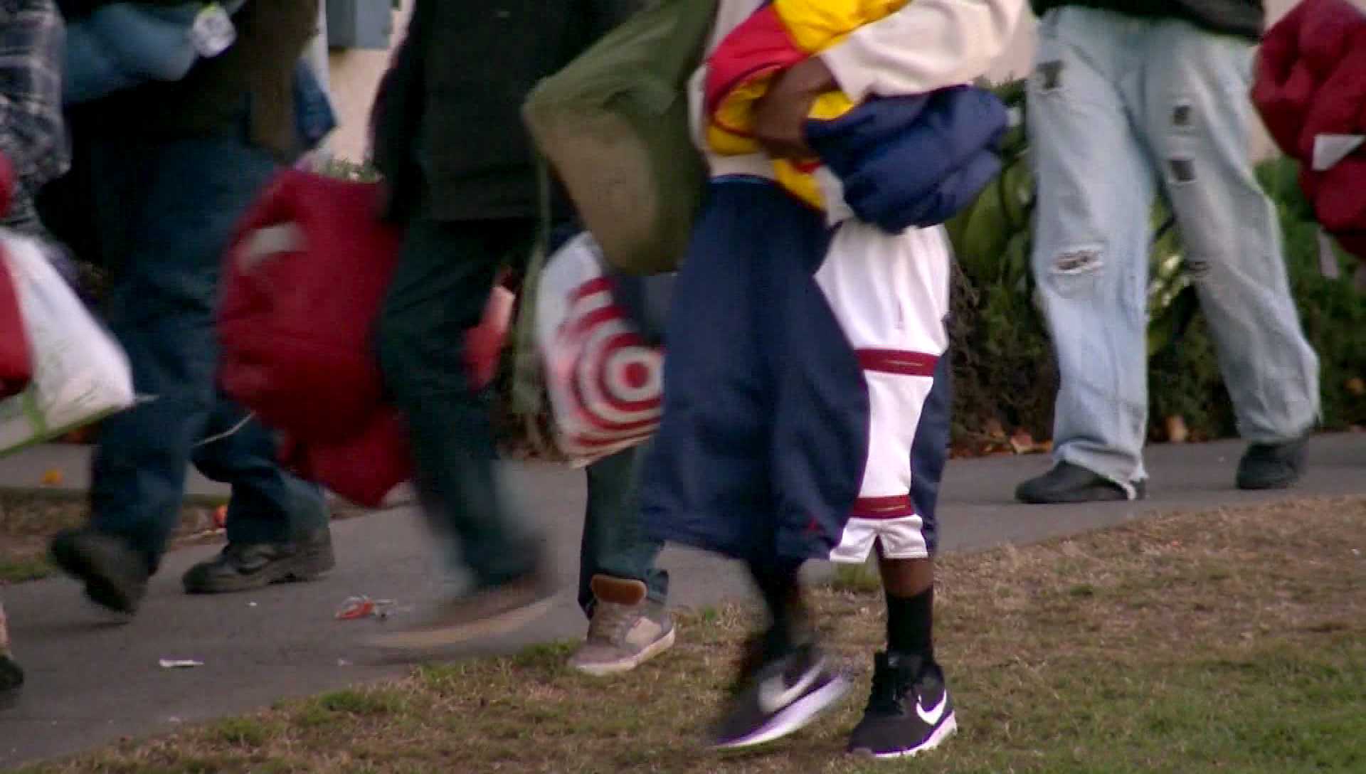 Sacramento homeless shelter reaches capacity as temps drop