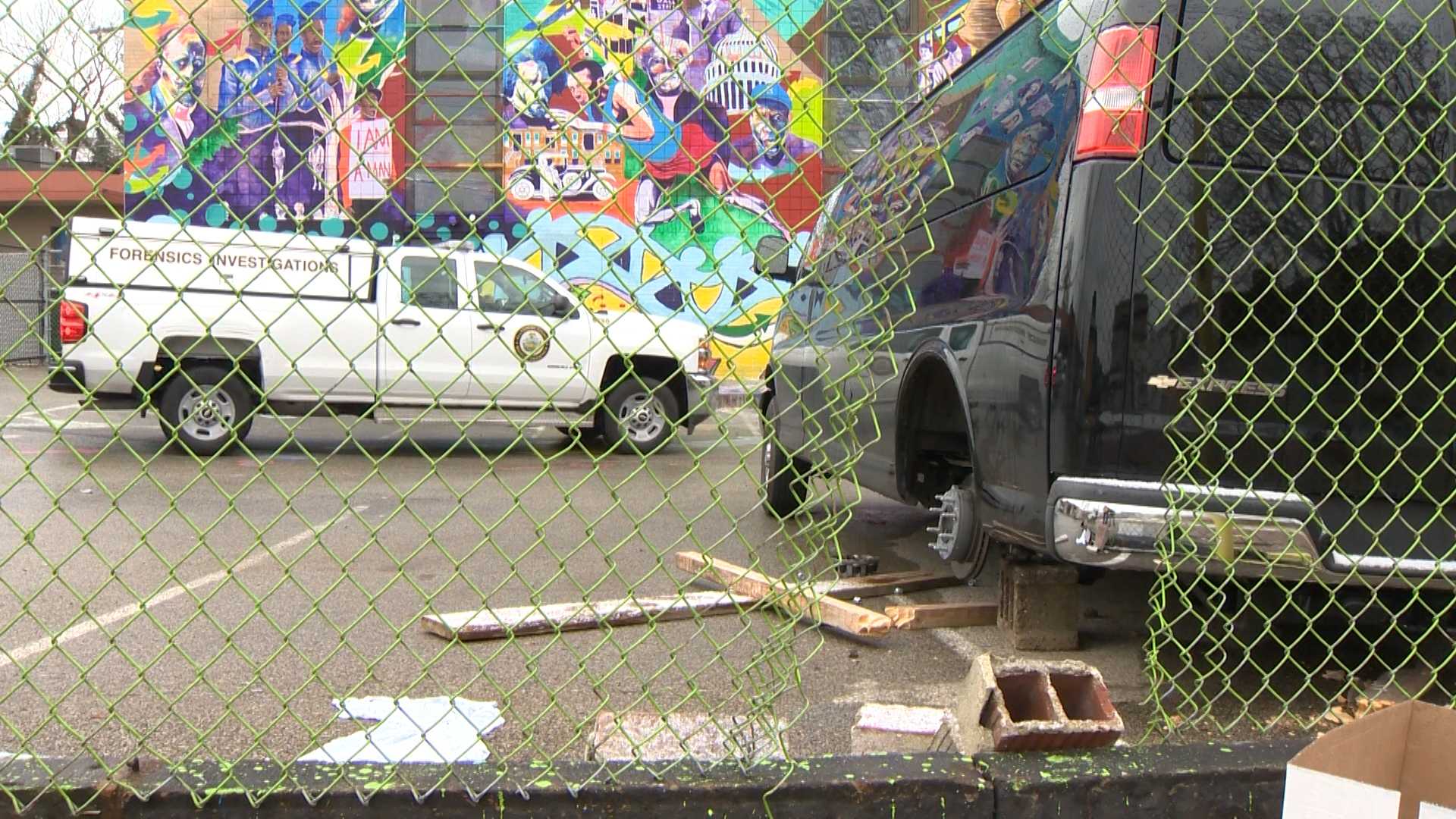 Police: Man found dead under van that fell on him while trying to steal wheels