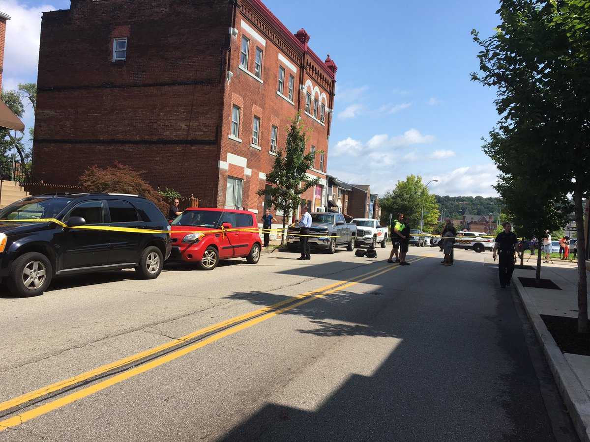 18-year-old woman shot after getting off bus in Homewood South