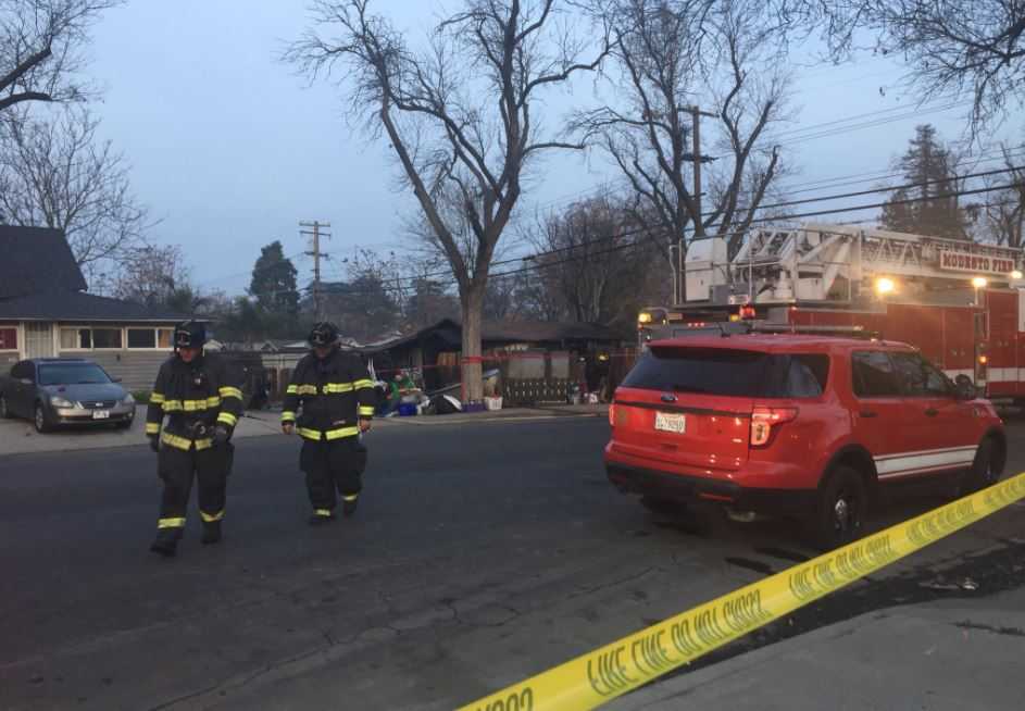 1 person killed, another hurt in house fire in Modesto