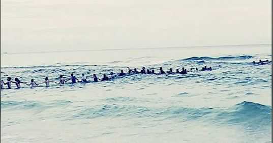 'Inspiring' human chain saves family caught in riptide