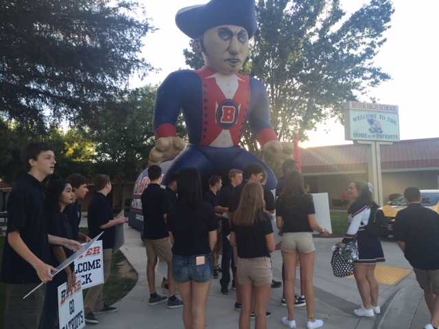 Modesto students get red carpet back-to-school treatment