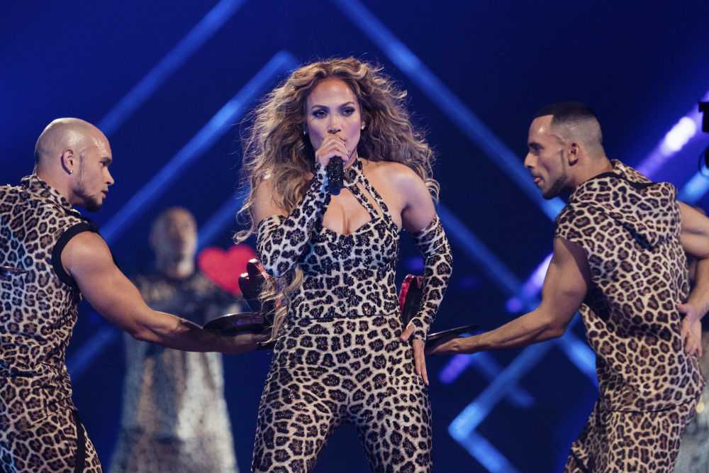 J. Lo shout-outs A-Rod, covers Prince at pre-Super Bowl show
