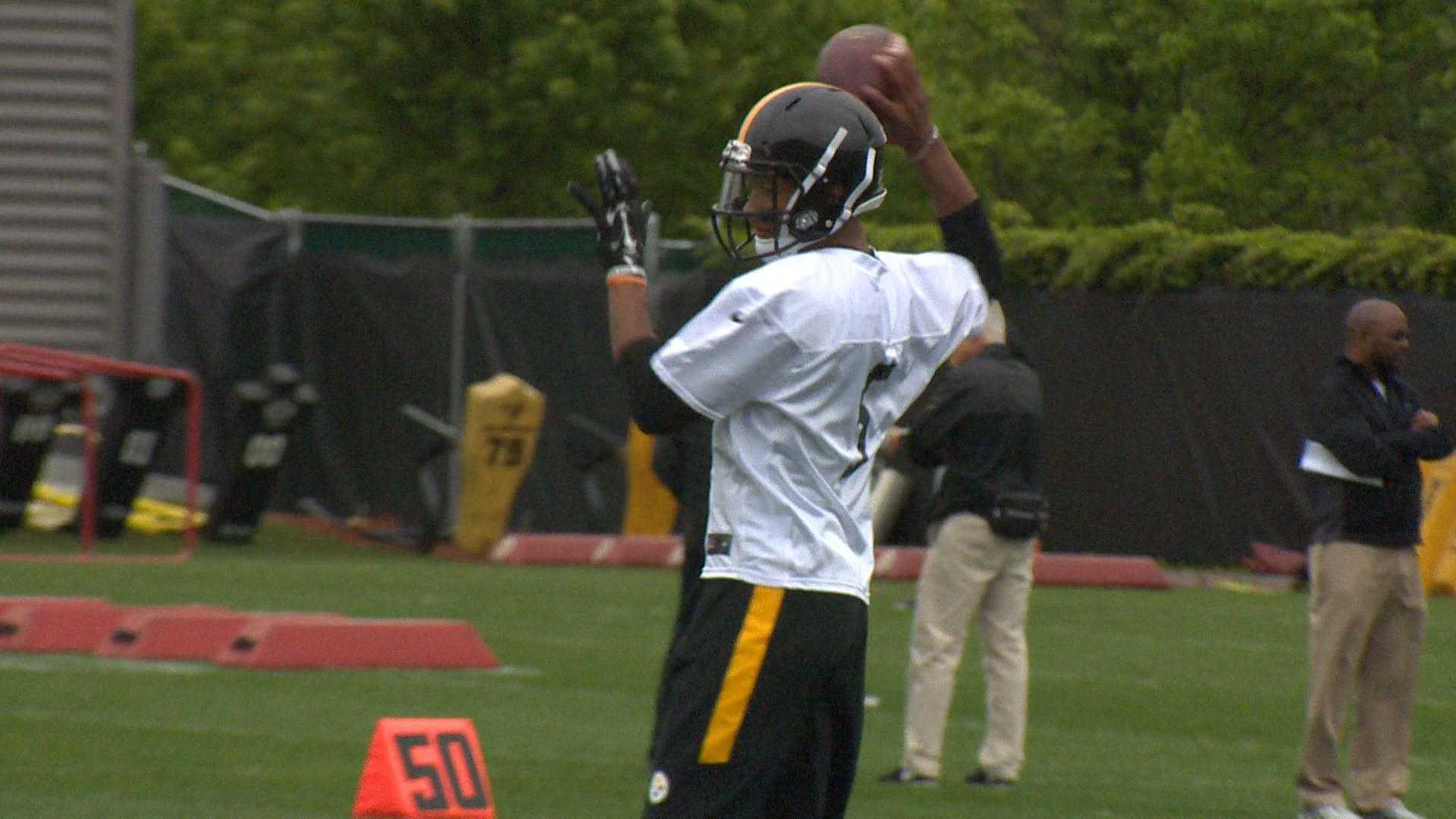 QB Joshua Dobbs signs 4-year deal with #Steelers