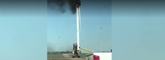 Watch massive blade fall from wind turbine in Iowa