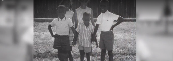 Teen searches for family captured in vintage photos