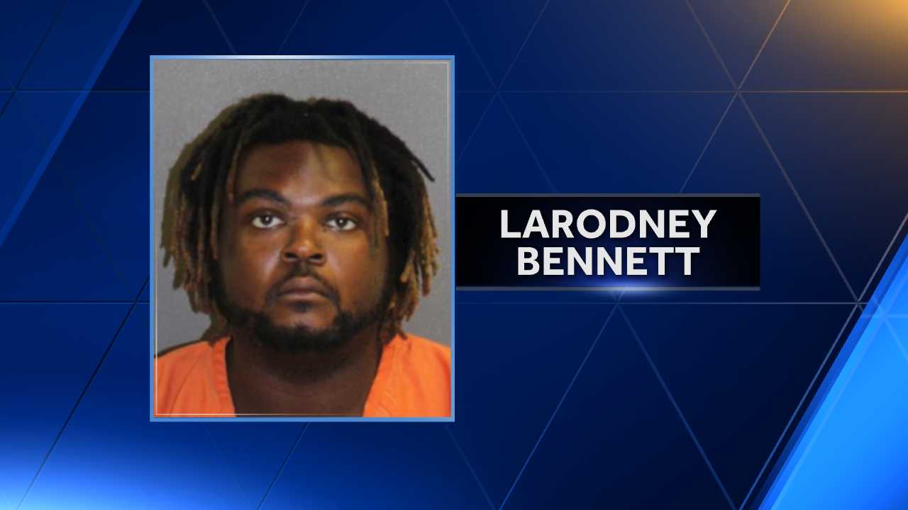 Florida sheriff's deputy dragged while making traffic stop