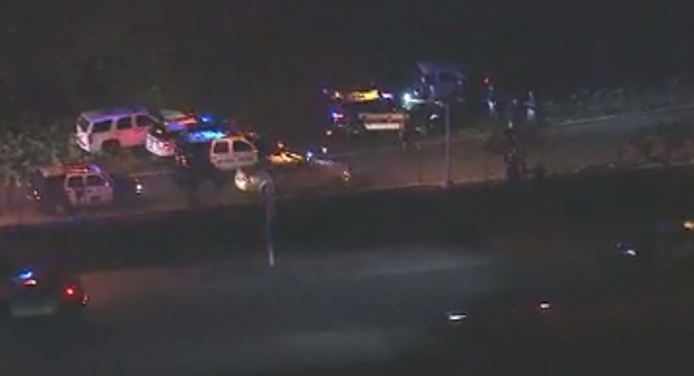 Man scales fence, runs to plane at LAX