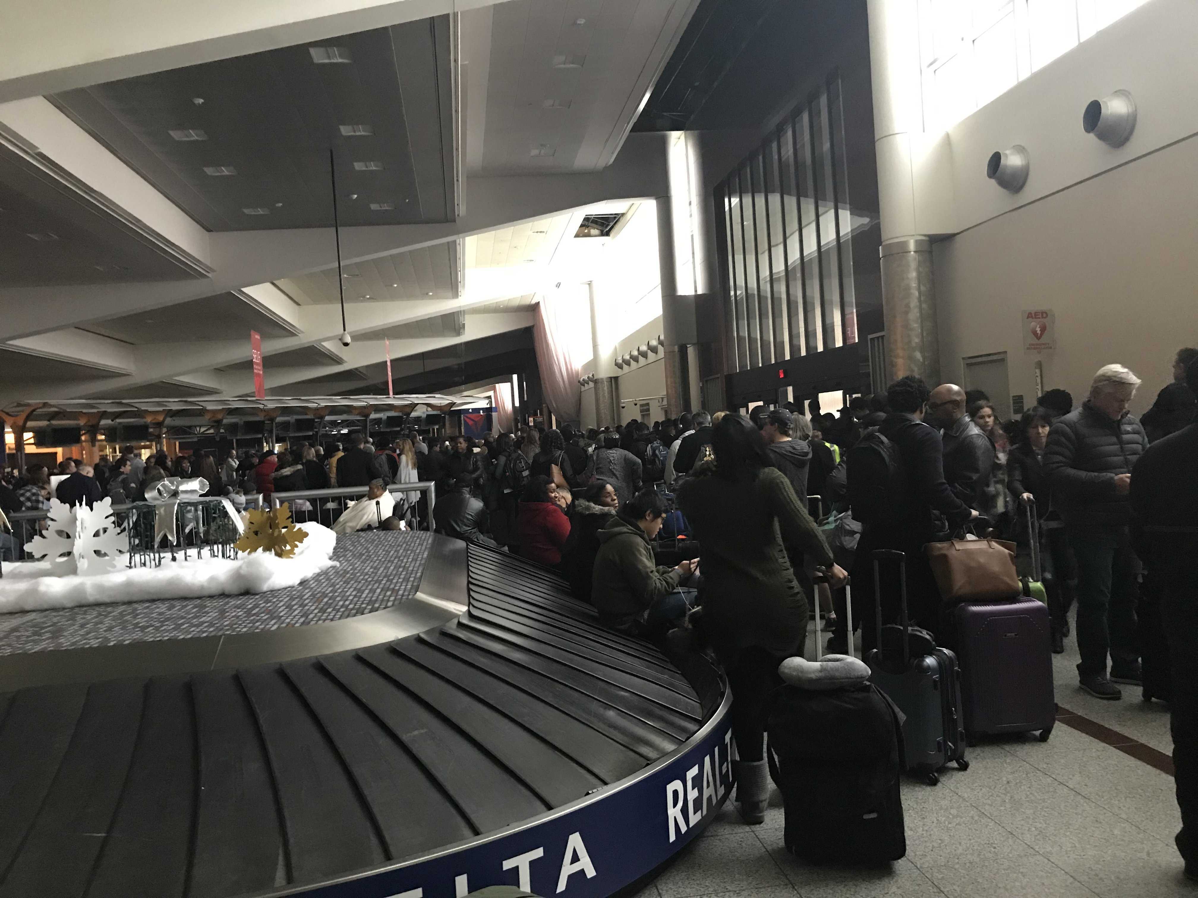 US Customs computers outage causes delays for airport travelers