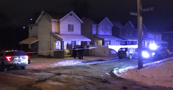 Woman robbed and shot in back while running away