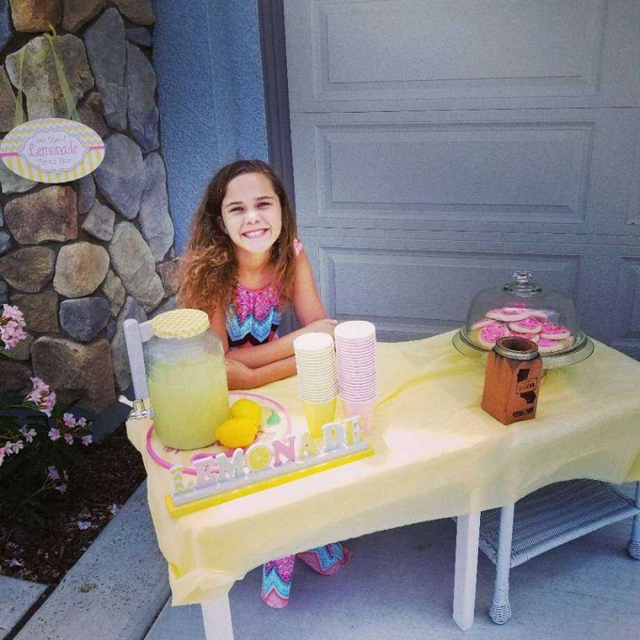 Girl at lemonade stand says man threatened to call police for lack of a business license