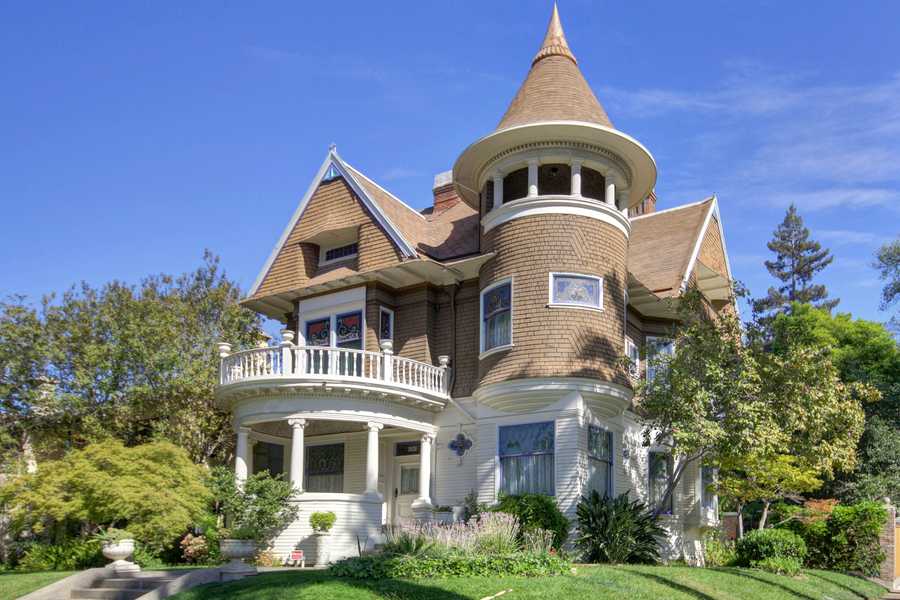 Go inside one of Sacramento's historic mansions