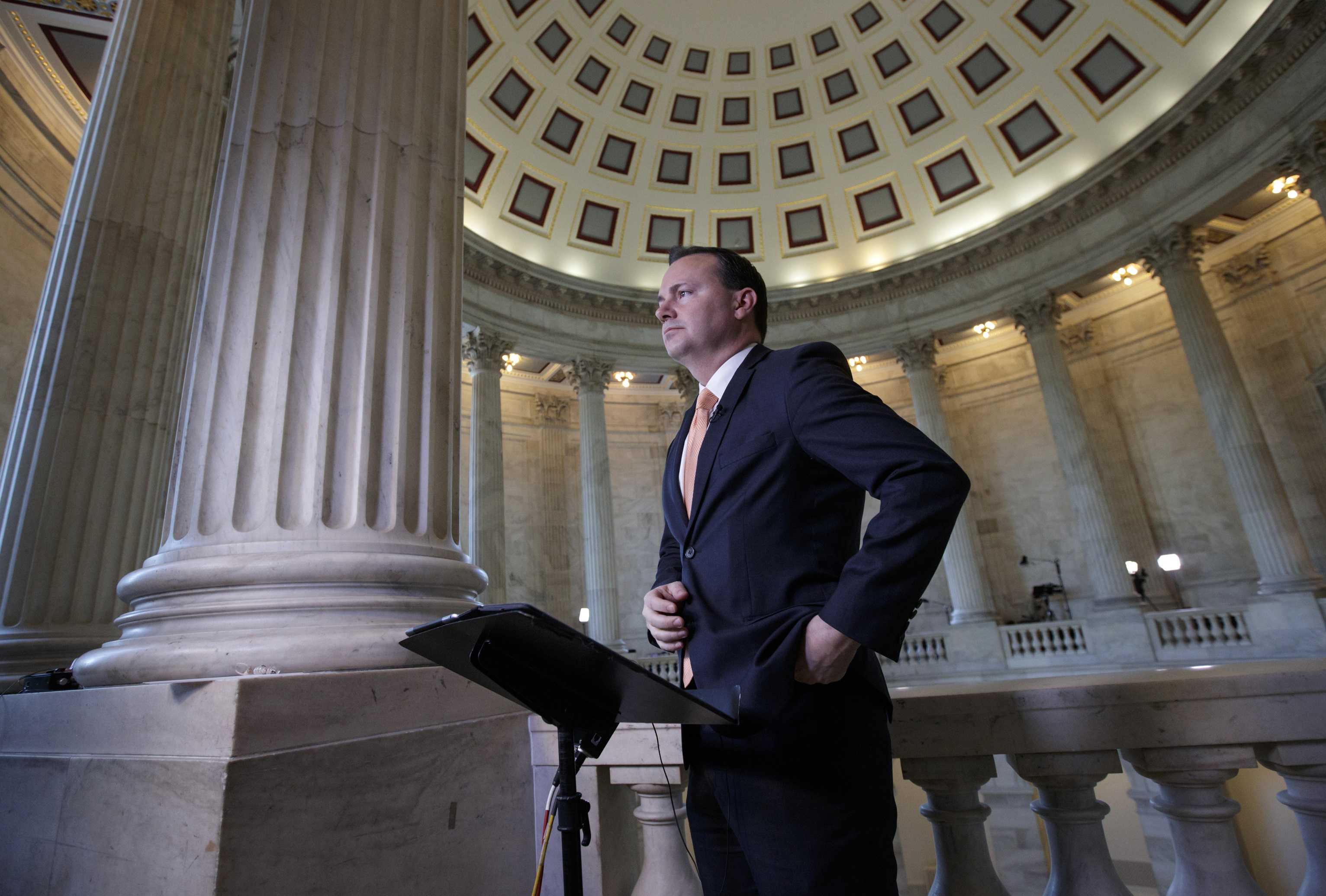 https://hips.htvapps.com/htv-prod-media.s3.amazonaws.com/images/mike-lee-senator-1494522759.jpg