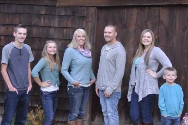 Mother of 4 dies just days after coming down with flu