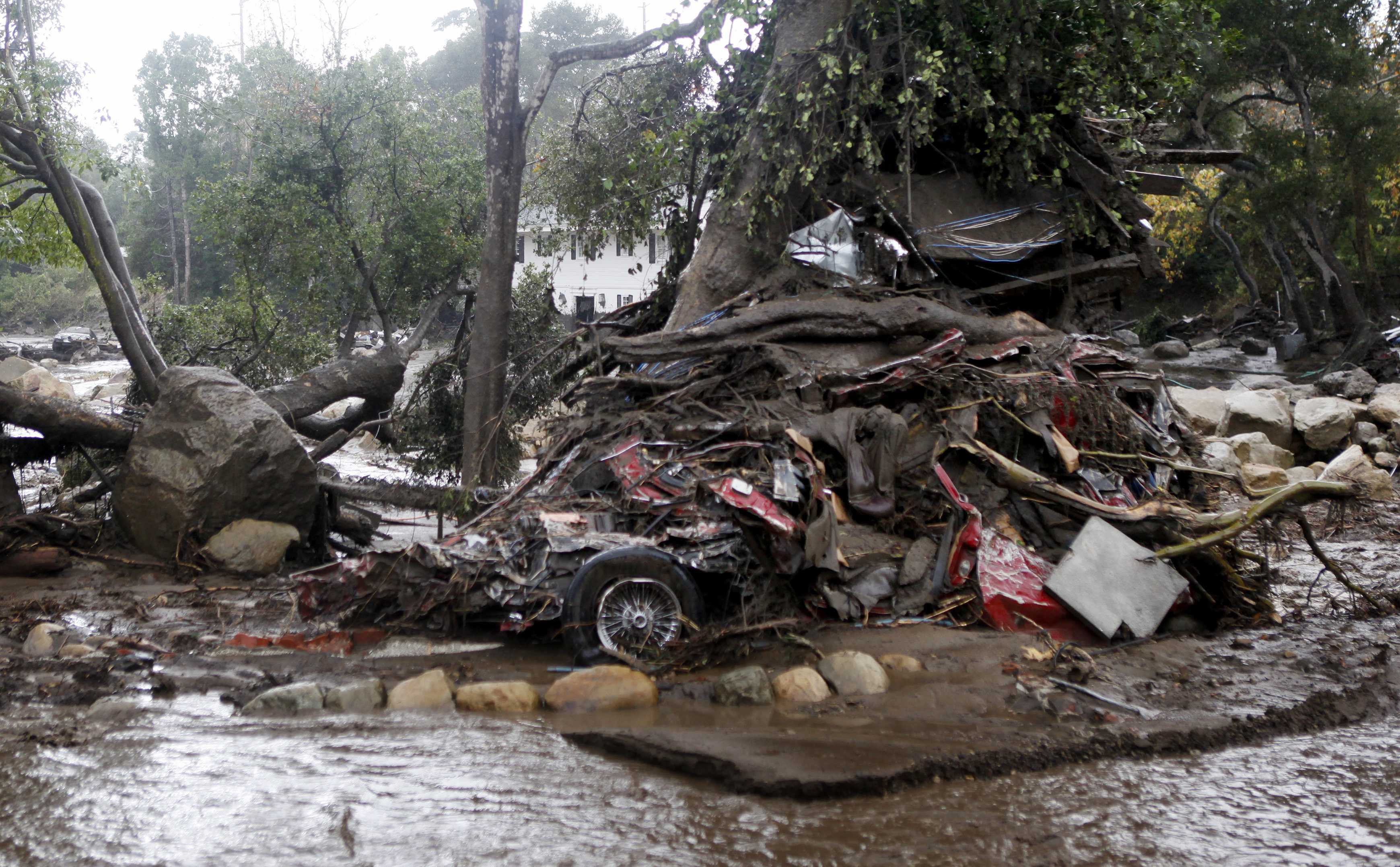 Death toll rises to at least 15 in Southern California mudslides