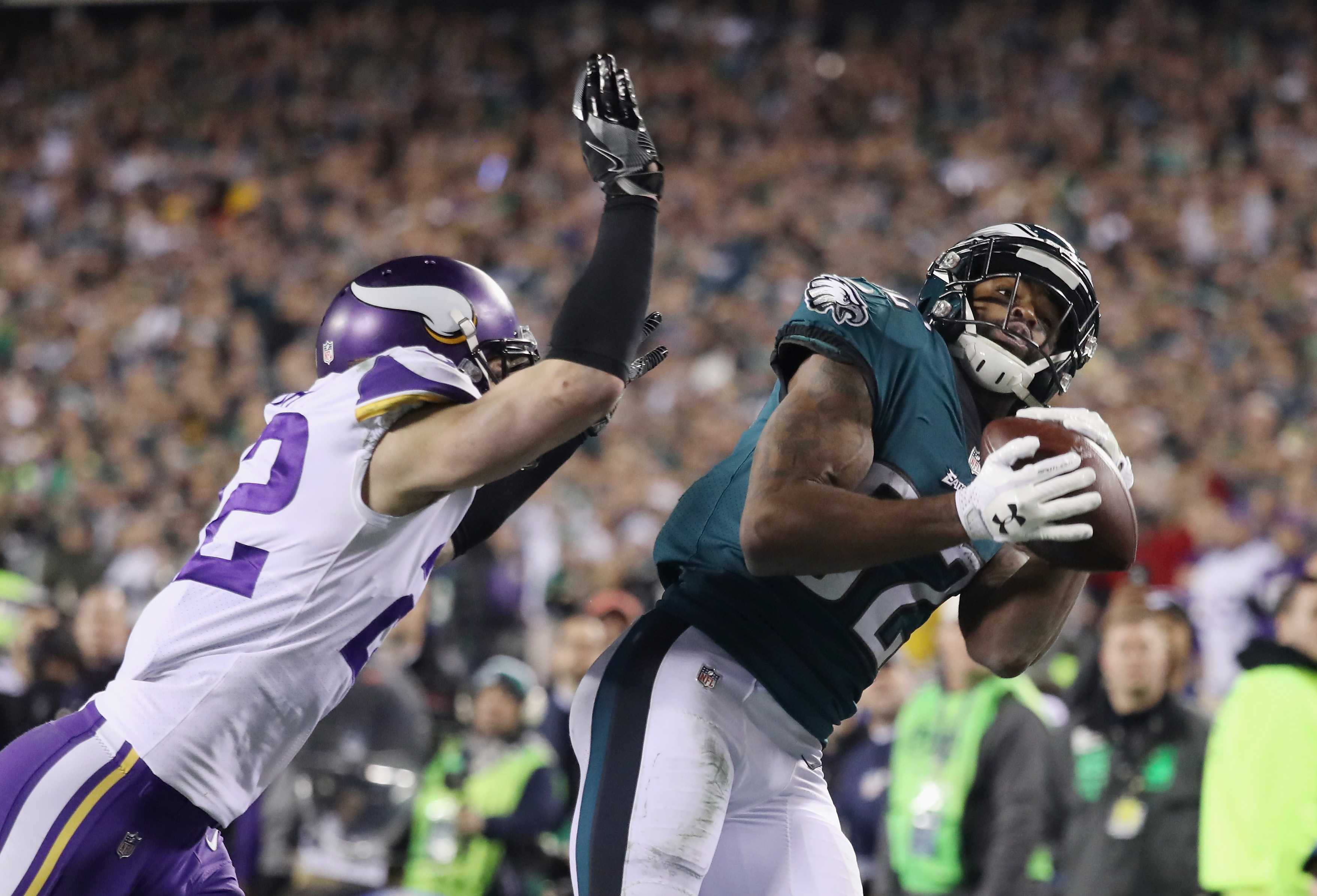 Foles, Eagles fly into Super Bowl, rout Vikings 38-7