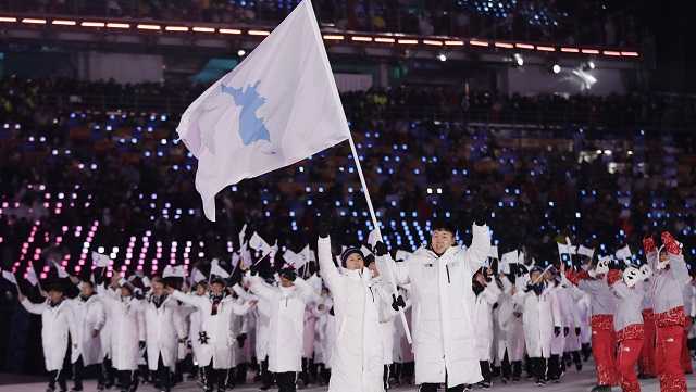 https://hips.htvapps.com/htv-prod-media.s3.amazonaws.com/images/north-and-south-korea-one-flag-1518180210.jpg?crop=1.00xw:0.830xh;0,0&resize=900:*