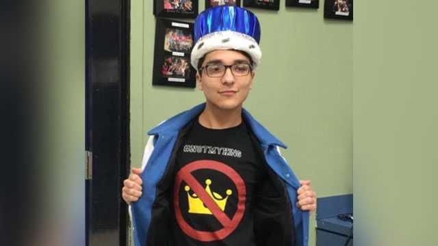 Homecoming king trolls bullies, wears their '#NotMyKing' t-shirts with crown