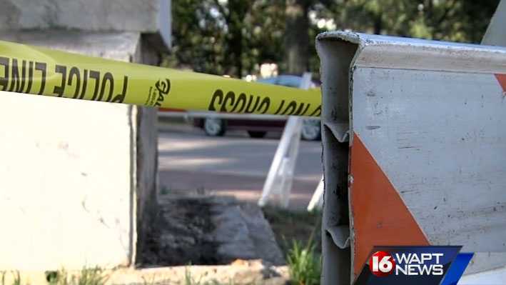 Pickup truck hits Confederate memorial on Ole Miss campus