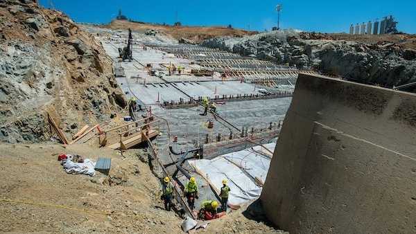 'Green spots' on Oroville Dam raise concerns of a leak