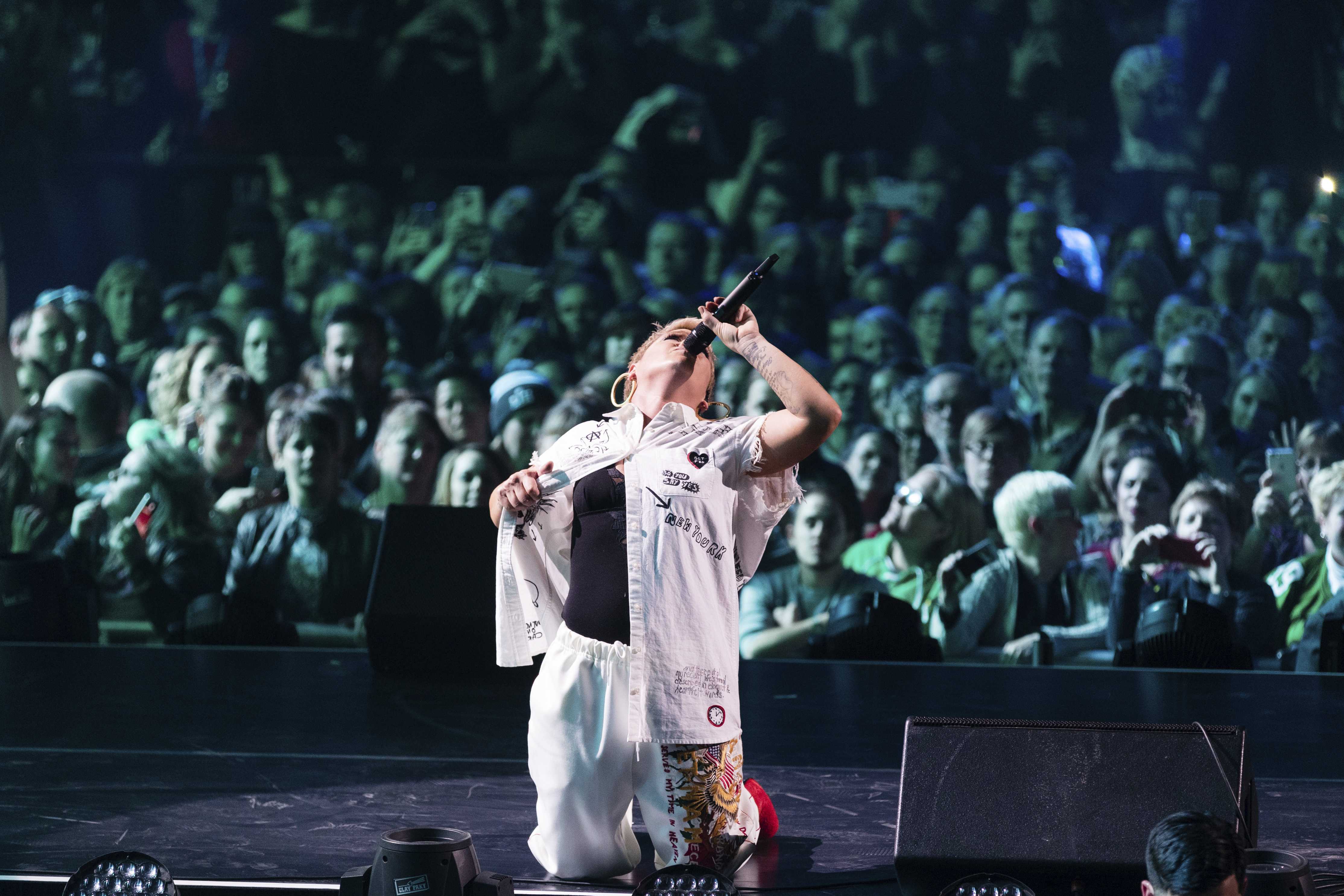 Super Bowl anthem singer Pink performs with the flu before the big game