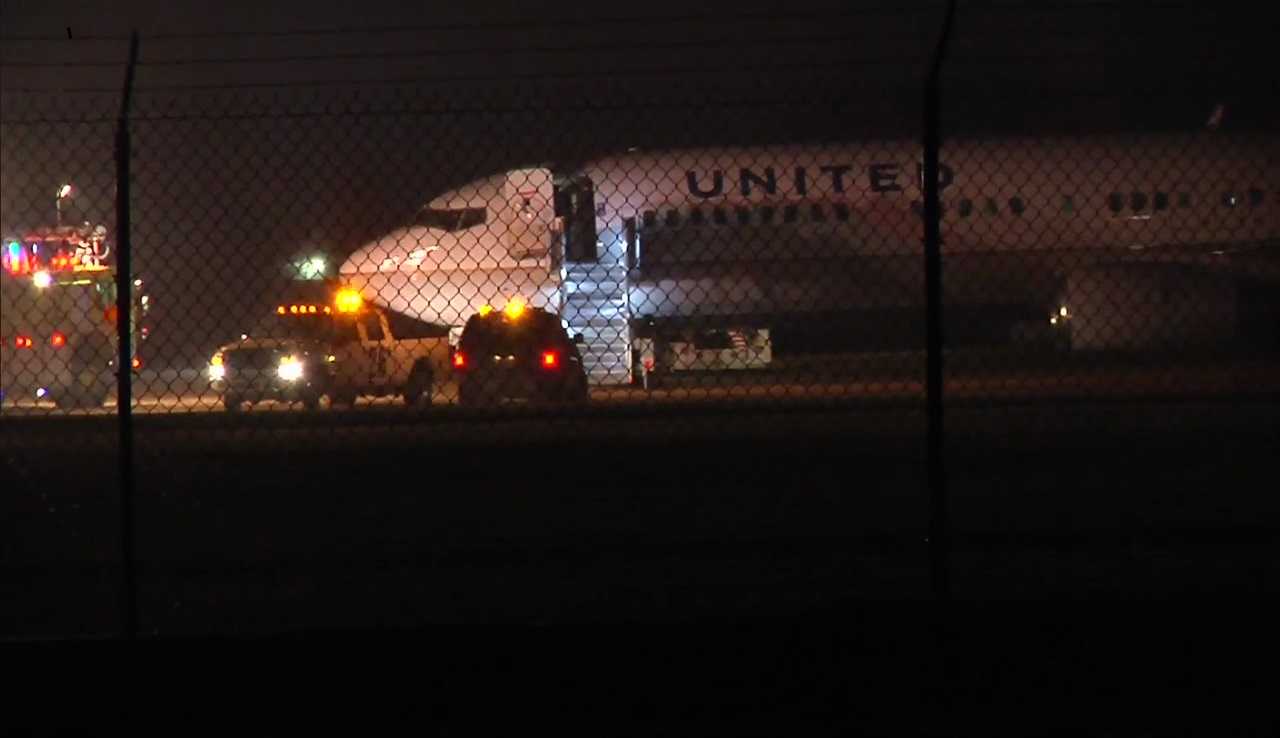 United Airlines plane slides off runway at airport in Green Bay United Airlines plane slides off runway at airport in Green Bay