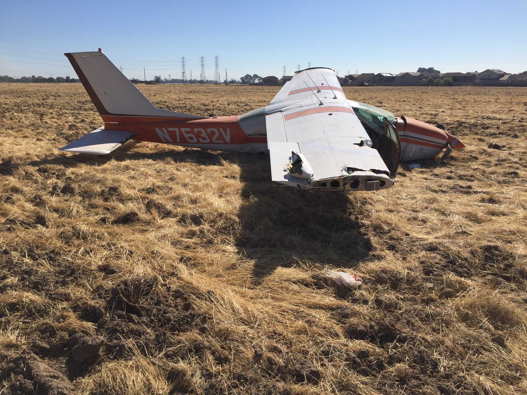 Small plane crashes Friday in Vacaville