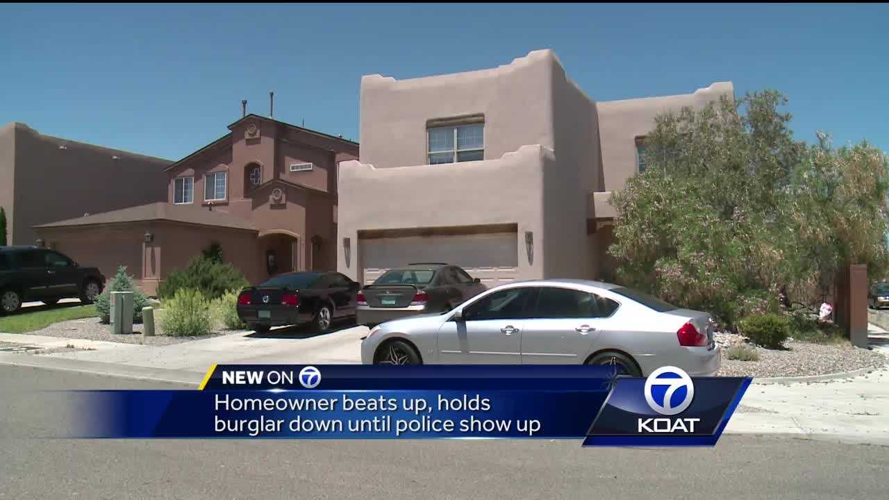 Homeowners beat up, detain would-be burglar