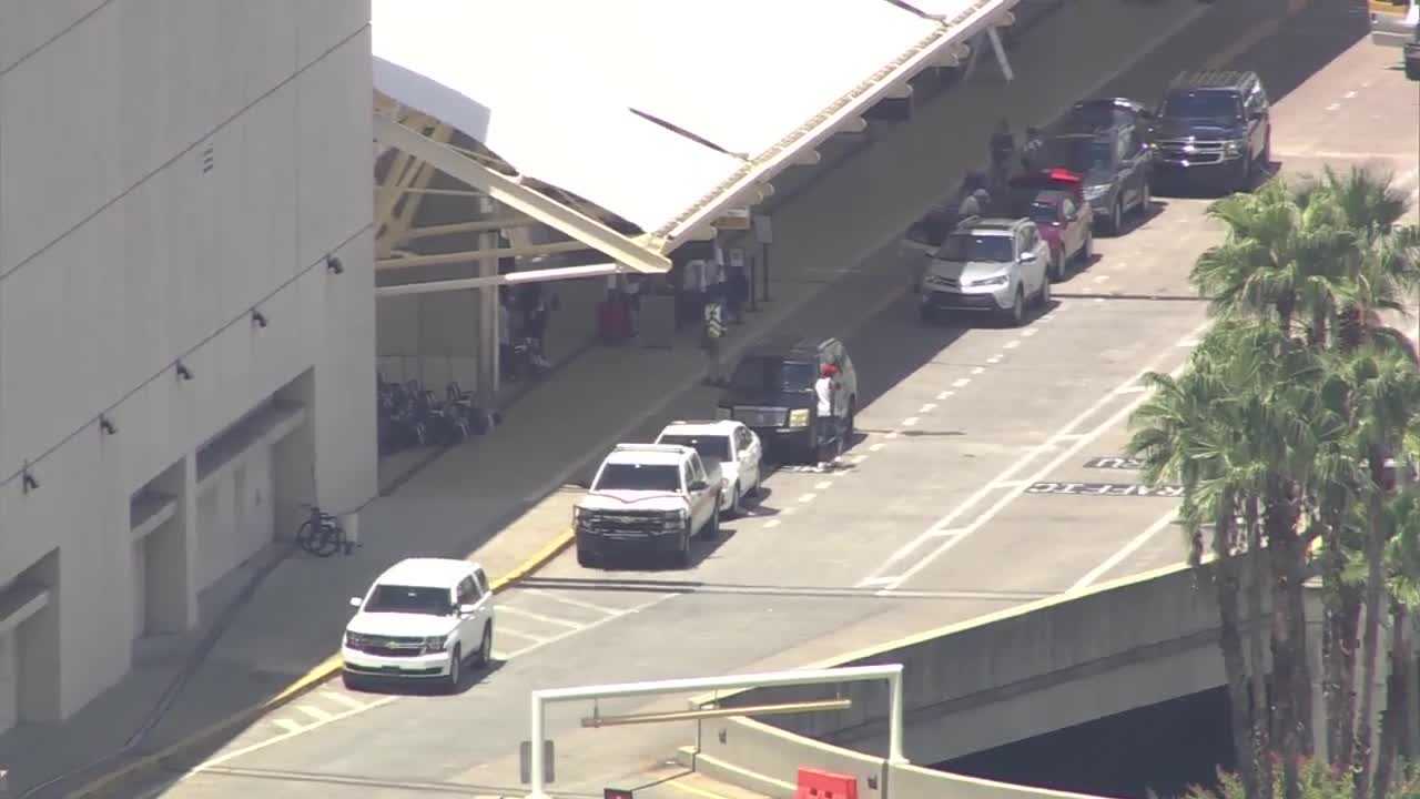 Federal agent accidentally shoots self at Orlando Airport
