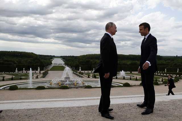 Putin visits France for talks; Macron does not give an inch