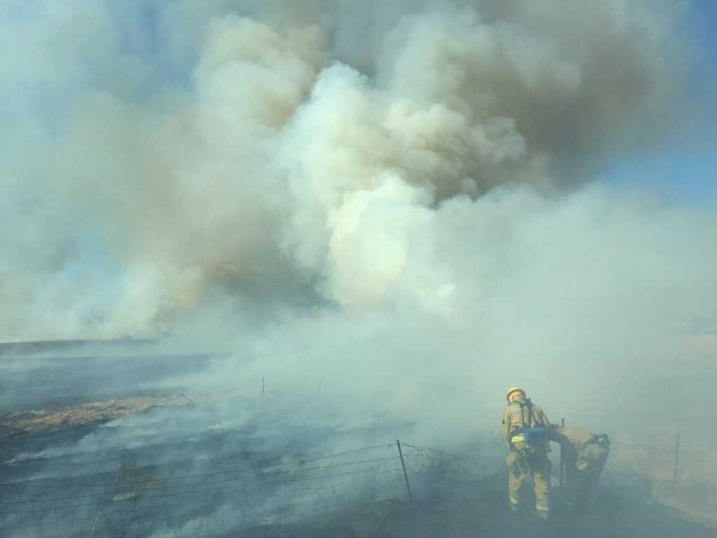 Grass fire sparks in Rancho Cordova