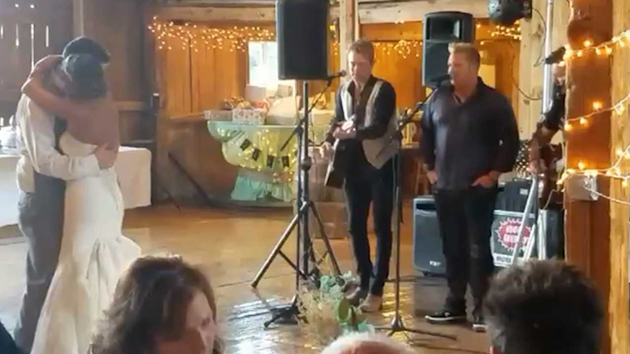 Newlyweds get surprise performance from Rascal Flatts