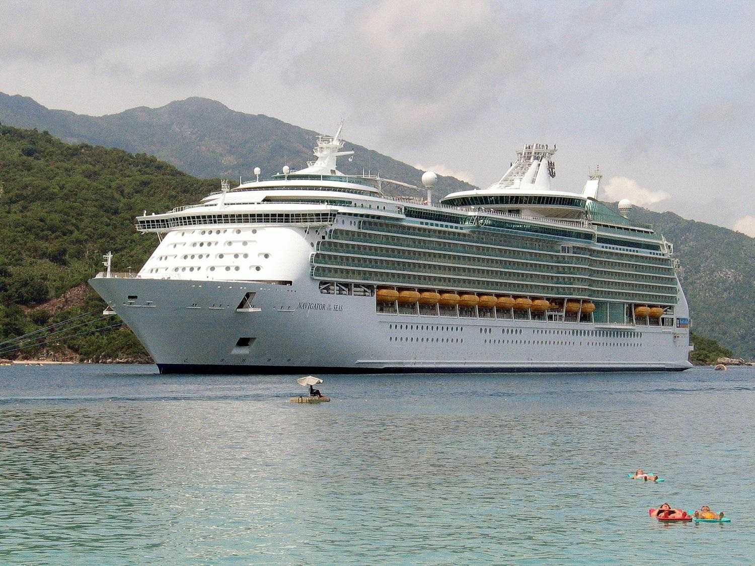 Royal Caribbean sends cruise ship to help Puerto Rico