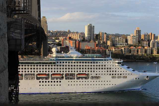 Cruise ship faced possible pirate attack for 10 days, according to reports