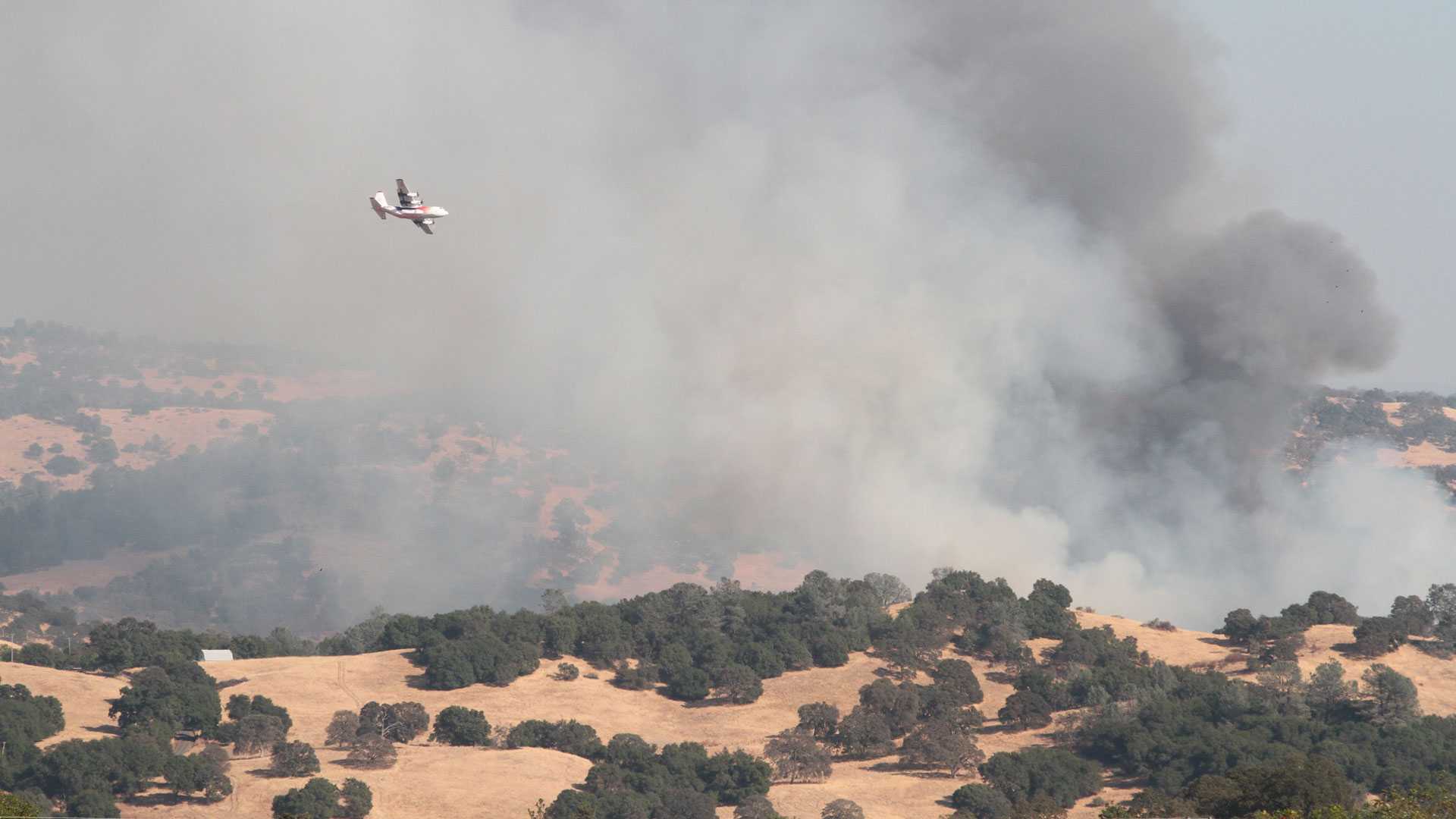 Crews battle 136-acre wildfire in El Dorado County