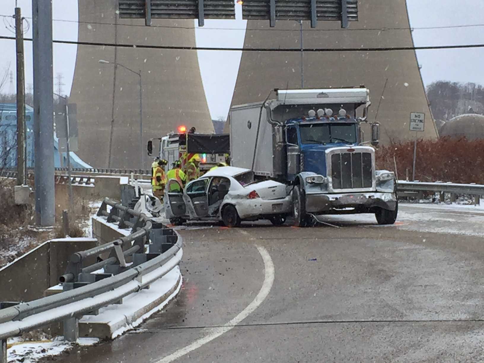 1 dead in crash on Shippingport Bridge in Beaver County