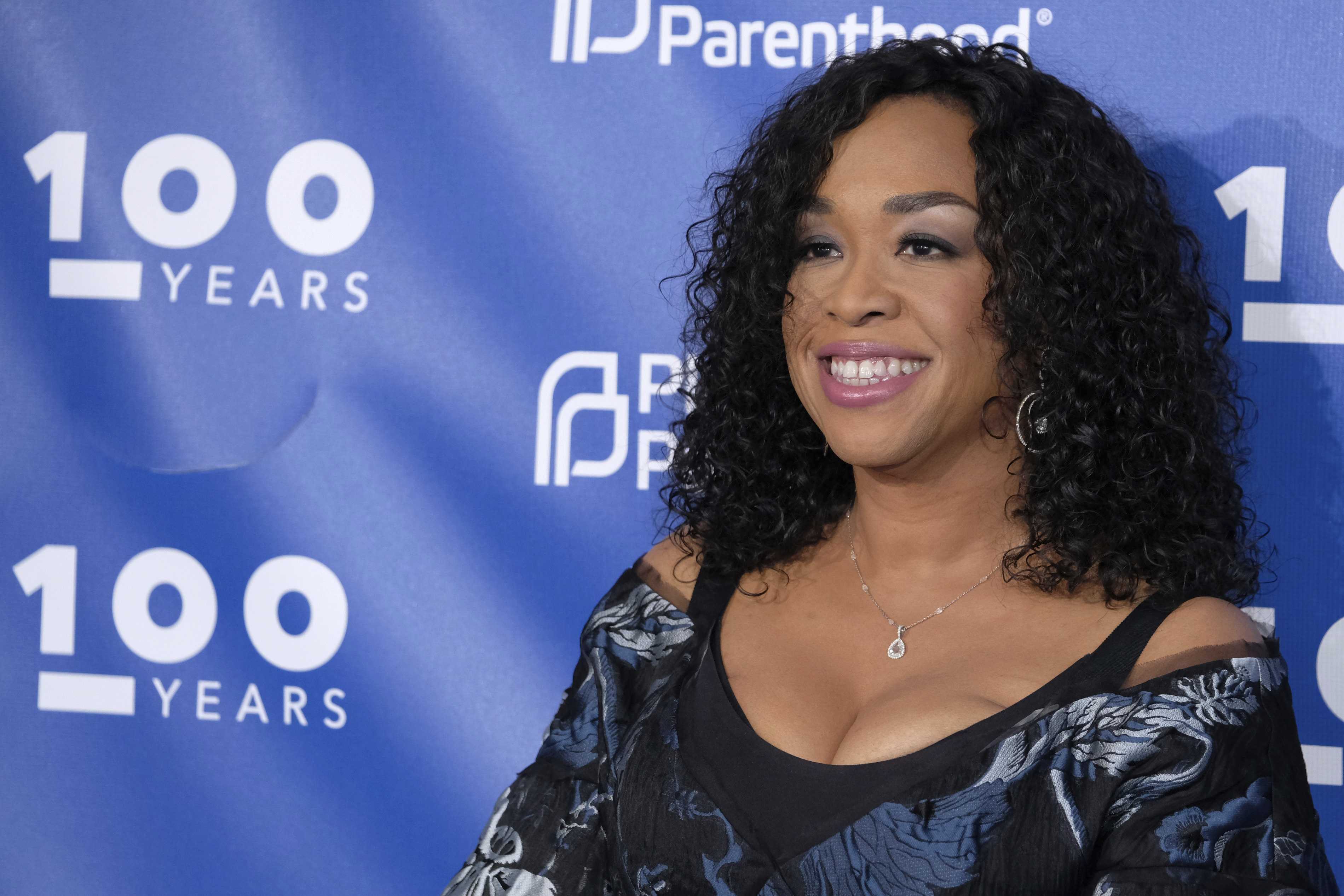 Shonda Rhimes signs deal with Netflix, new shows on the horizon