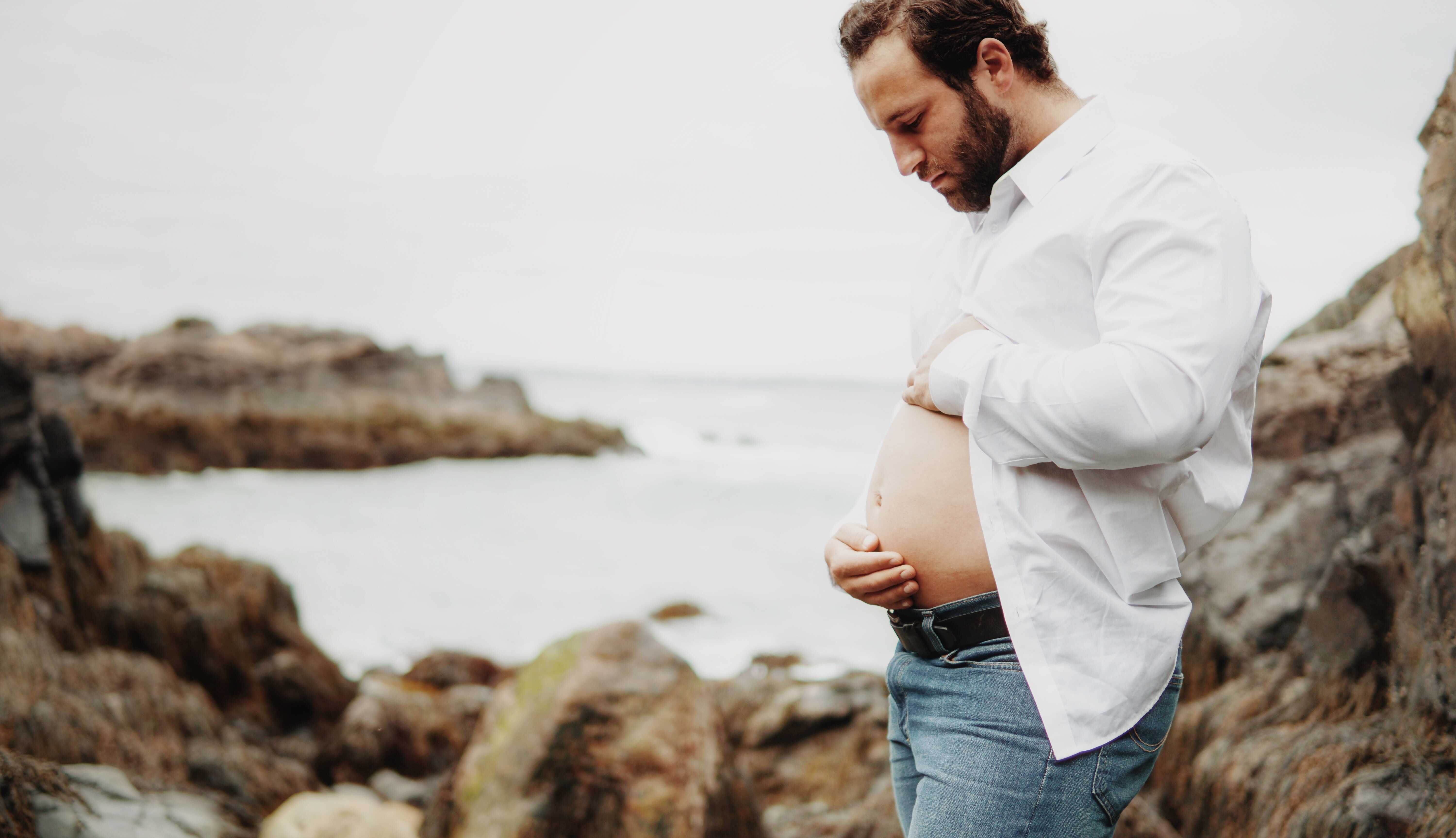 Сонник беременна мальчиком. Фотосессия беременного мужчины. Фотосессия беременной с мужчиной. Фотосессия беременных мужчин.