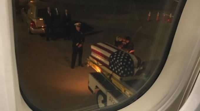 ‘Everyone was crying’: Heartbreaking photo captures fallen veteran’s homecoming