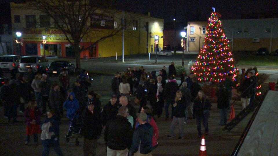 Crowds gather for New Kensington Light Up Night