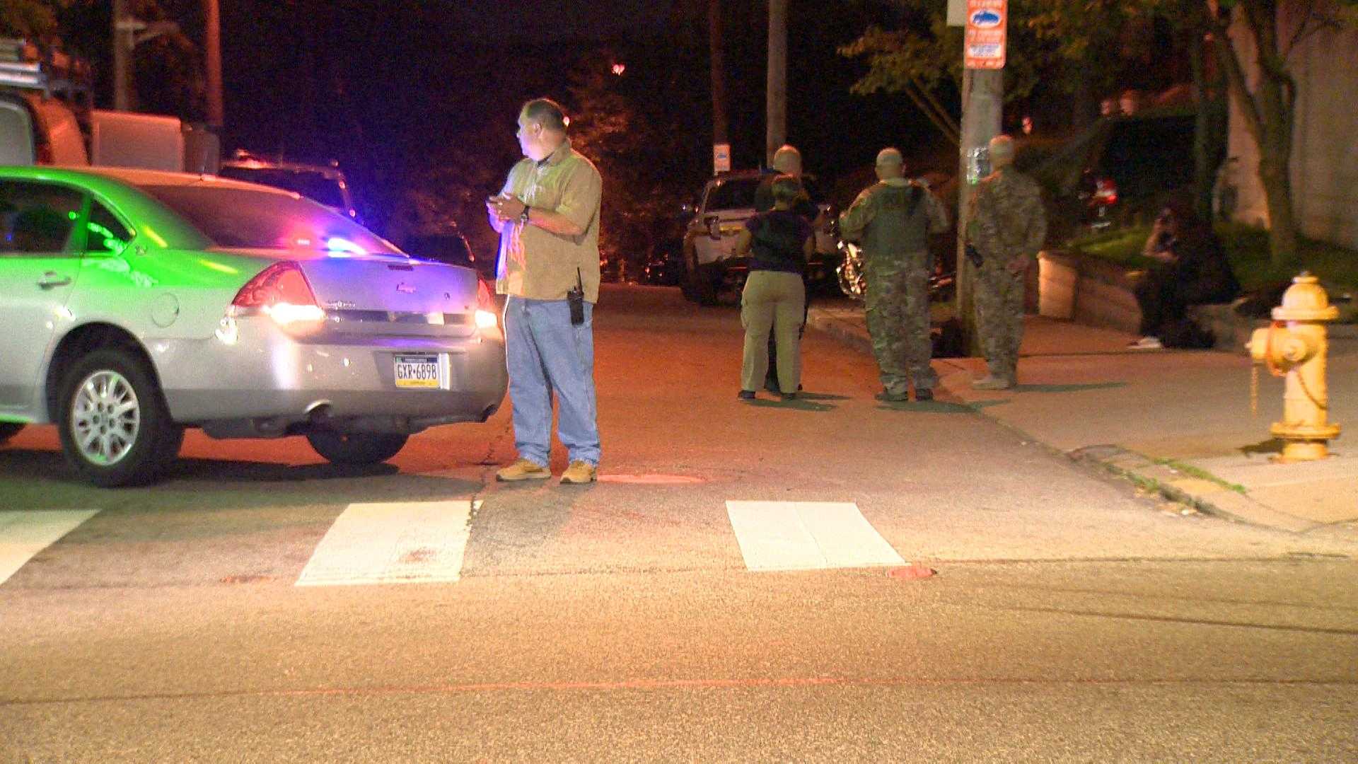 Warrant suspect runs into house with 3-year-old girl, prompting SWAT standoff