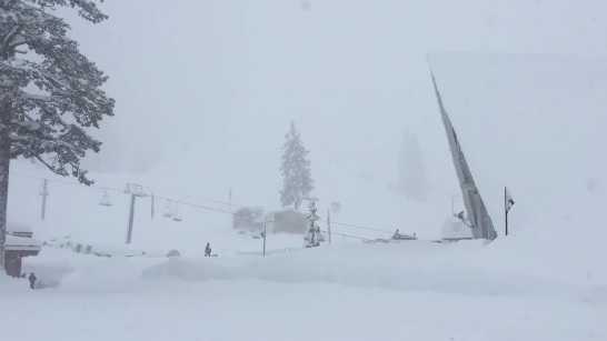 Avalanches wallop 2 California ski resorts in as many days